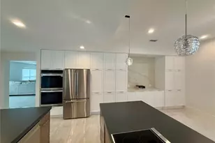 1359 Harbor Dr, Sarasota, FL 34239 - Photo 11