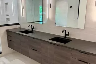 1359 Harbor Dr, Sarasota, FL 34239 - Photo 27