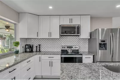 2544 Carlisle Place, Sarasota, FL 34231 - Photo 9