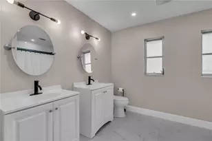 2544 Carlisle Pl, Sarasota, FL 34231 - Photo 31