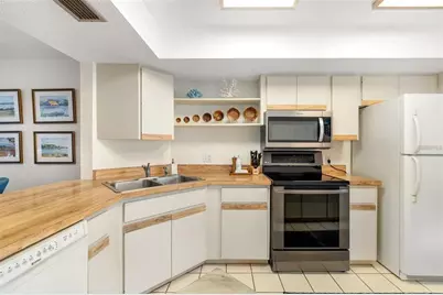 7201 Curtiss Avenue #2D, Sarasota, FL 34231 - Photo 9