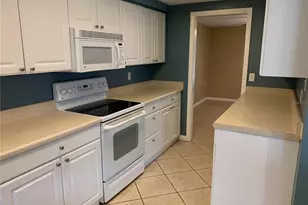 3370 Springmill Cir, Sarasota, FL 34239 - Photo 7