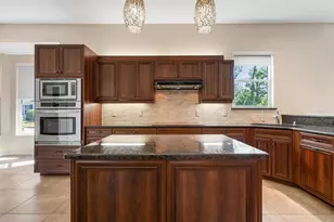 11065 Barnsley Dr, Venice, FL 34293 - Photo 3