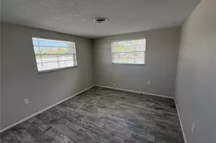 302 Colonia Ln E, Nokomis, FL 34275 - Photo 9