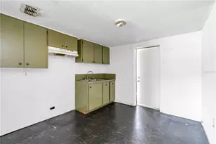 902 27th St E, Bradenton, FL 34208 - Photo 5