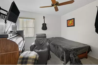 4424 Meadow Creek Circle, Sarasota, FL 34233 - Photo 15