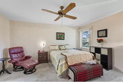 4424 Meadow Creek Circle, Sarasota, FL 34233 - Photo 13