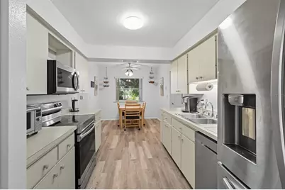 4424 Meadow Creek Circle, Sarasota, FL 34233 - Photo 7