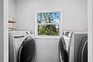 3376 S Seclusion Dr, Sarasota, FL 34239 - Photo 37