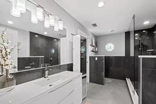 3376 S Seclusion Dr, Sarasota, FL 34239 - Photo 17