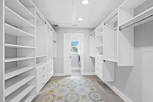 3376 S Seclusion Dr, Sarasota, FL 34239 - Photo 33