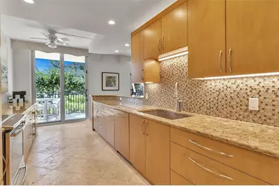 1701 Gulf Of Mexico Drive #109, Longboat Key, FL 34228 - Photo 15