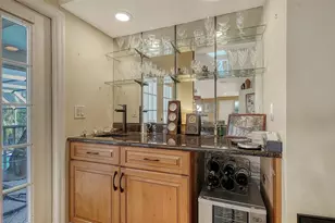 4390 Woodview Dr, Sarasota, FL 34232 - Photo 13