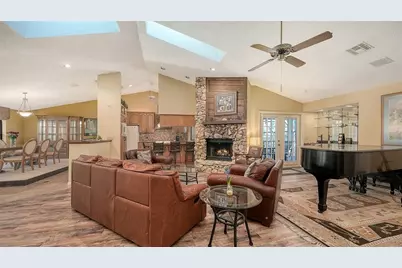 4390 Woodview Drive, Sarasota, FL 34232 - Photo 9