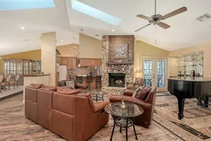 4390 Woodview Dr, Sarasota, FL 34232 - Photo 9