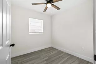 911 13th St E, Bradenton, FL 34208 - Photo 7