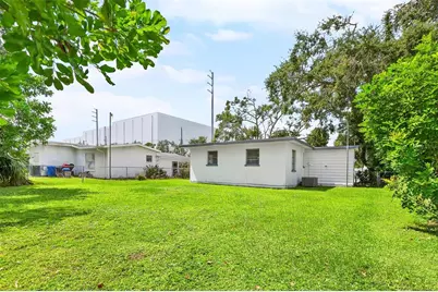 911 13th Street E, Bradenton, FL 34208 - Photo 11