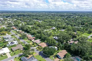 4873 Huntleigh Dr, Sarasota, FL 34233 - Photo 47