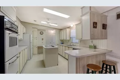 85 Southwinds Drive, Sarasota, FL 34231 - Photo 9