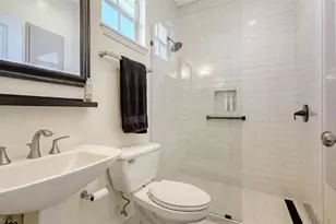 4922 Commonwealth Dr, Sarasota, FL 34242 - Photo 33