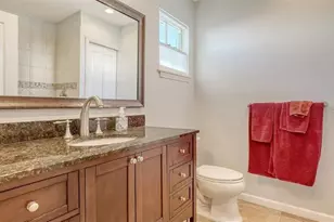 4922 Commonwealth Dr, Sarasota, FL 34242 - Photo 31