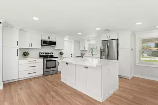 311 Dorchester Dr, Venice, FL 34293 - Photo 9