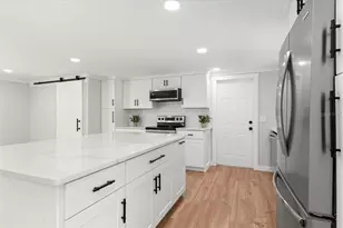 311 Dorchester Dr, Venice, FL 34293 - Photo 13