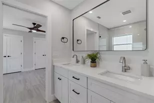 3857 Malec Cir, Sarasota, FL 34233 - Photo 47