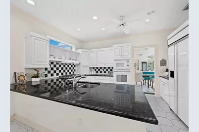 3543 Mistletoe Lane, Longboat Key, FL 34228 - Photo 13