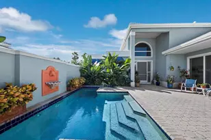 3543 Mistletoe Ln, Longboat Key, FL 34228 - Photo 5