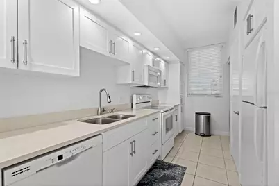 1065 Gulf Of Mexico Drive #402, Longboat Key, FL 34228 - Photo 13