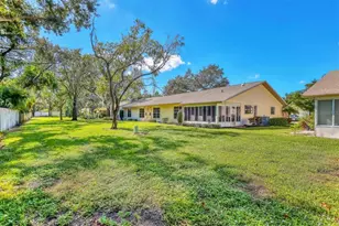 4247 Oakhurst Cir E, Sarasota, FL 34233 - Photo 31