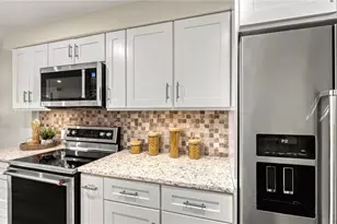 20 Whispering Sands Dr, Sarasota, FL 34242 - Photo 9