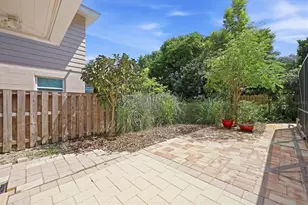 942 Virginia Dr, Sarasota, FL 34234 - Photo 33