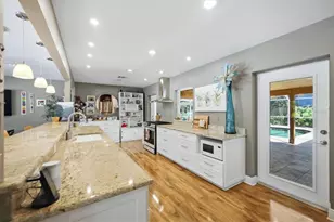 942 Virginia Dr, Sarasota, FL 34234 - Photo 11