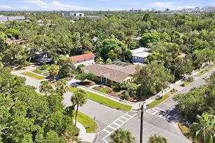 942 Virginia Dr, Sarasota, FL 34234 - Photo 41