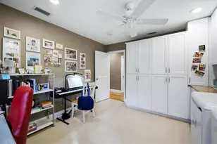 942 Virginia Dr, Sarasota, FL 34234 - Photo 27