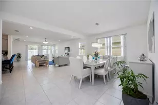 3419 74th Ave Cir E, Sarasota, FL 34243 - Photo 9