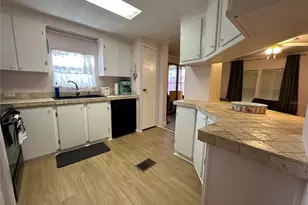 283 Apricot St, Bradenton, FL 34207 - Photo 3