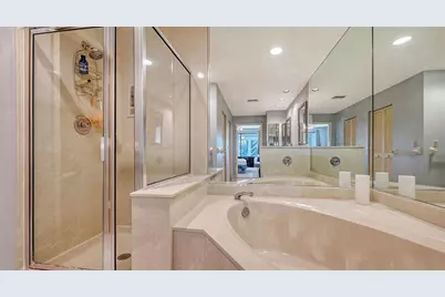 7320 Golf Pointe Circle, Sarasota, FL 34243 - Photo 35