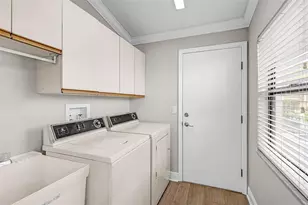 6017 Marella Dr, Sarasota, FL 34243 - Photo 11