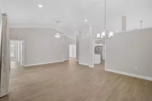 6017 Marella Dr, Sarasota, FL 34243 - Photo 3