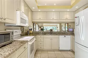 5568 Country Club Way, Sarasota, FL 34243 - Photo 9