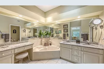 5568 Country Club Way, Sarasota, FL 34243 - Photo 19