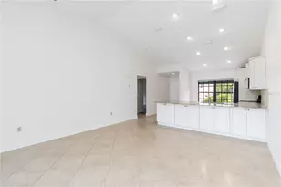 6085 Clubside Dr, Sarasota, FL 34243 - Photo 13