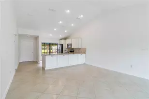 6085 Clubside Dr, Sarasota, FL 34243 - Photo 7