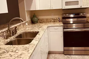 9630 Club S Cir, Sarasota, FL 34238 - Photo 3