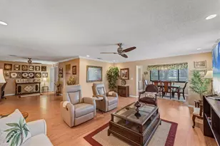 8140 Terrace Garden Dr N, Saint Petersburg, FL 33709 - Photo 13