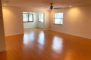 8140 Terrace Garden Dr N, Saint Petersburg, FL 33709 - Photo 9