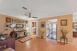 8140 Terrace Garden Dr N, Saint Petersburg, FL 33709 - Photo 17